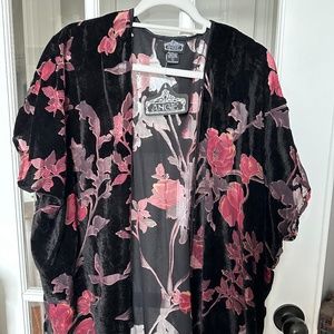 Velvet Floral Holiday top, Cover NWT SZ L